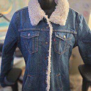 Levi’s Faux Shearling Denim Jacket – Vintage Style Cozy Trucker